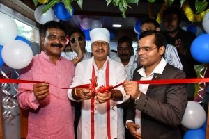 शहर के नवीन प्रतिष्ठान "सागर स्पीच एंड हियरिंग क्लिनिक" के शुभारंभ पर आज मुख्य अतिथि के रूप में सम्मिलित होकर अनेक बुद्धिजीवियों से भेंट कर महत्वपूर्ण विषयों पर संवाद किया।  नवीनतम प्रतिष्ठान हेतु डायरेक्टर डॉ. राजीव जायसवाल जी को हार्दिक बधाई एवं शुभकामनाएं।