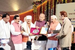 मध्यप्रदेश विधानसभा द्वारा आज  उत्कृष्ट विधायक सम्मान से सम्मानित किया गया। इस मौके पर मध्य प्रदेश विधानसभा अध्यक्ष श्री गिरीश गौतम जी , संसदीय कार्य मंत्री माननीय श्री नरोत्तम मिश्रा जी ,पूर्व विधानसभा अध्यक्ष श्री सीताशरण शर्मा जी, लोक लेखा समिति सभापति श्री पी सी शर्मा जी उपस्थित रहे।