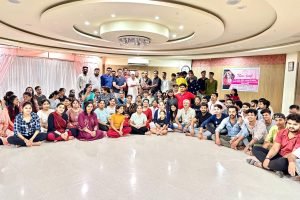 आज गरबा समूह के प्रशिक्षण में पहुंचकर युवाओं से मुलाकात की और उनसे वार्ता की।युगांतक समूह सागर द्वारा प्रतिवर्ष भव्य गरबा महोत्सव का आयोजन किया जाता है।