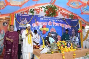 चंद्रशेखर वार्ड की पार्षद और एमईसी सदस्य सुश्री मेघा दुबे जी के द्वारा आयोजित श्री शिव महापुराण कथा में आज सम्मिलित होकर व्यास गद्दी पर विराजे परम पूज्य कथा प्रवक्ता संत श्री स्नेह बिहारी जी महाराज, धाम बरसाना के श्री मुख से कथा का श्रवण किया एवं आरती की। इस अवसर पर पार्षद श्रीमती सविता साहू जी साथ रहीं।