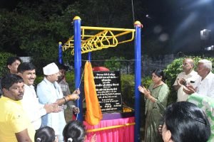 पंतनगर वार्ड स्थित रोज वैली कॉलोनी में विधायक निधि से निर्मित ओपन जिम का लोकार्पण किया। इस अवसर पर अन्त्योदय समिति न.नि.सागर श्रीमती प्रतिभा चौबे जी सहित बड़ी संख्या में गणमान्य नागरिक,कॉलोनीवासी उपस्थित रहे।