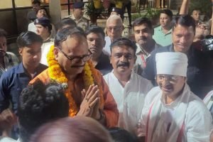 उत्तरप्रदेश के उपमुख्यमंत्री श्री ब्रजेश पाठक जी का सागर में प्रबुद्ध जन सम्मेलन में नगर आगमन पर पुष्प माला पहनाकर आत्मीय स्वागत किया।इस दौरान भाजपा कार्यकर्त्ता सहित पदाधिकारी उपस्थित रहे।