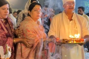 धर्मश्री अम्बेडकर वार्ड स्थित निज निवास पर संगीतमयी सुन्दरकाण्ड पाठ का आयोजन किया। जिसमें बाबा का पूजन सपरिवार करने का सौभाग्य प्राप्त हुआ। इस दिव्य एवं भव्य संगीतमयी सुन्दरकाण्ड पाठ के आयोजन को सफल बनाने के लिए आप सभी सनातन प्रेमी बंधुओं का ह्रदय से साधुवाद।
